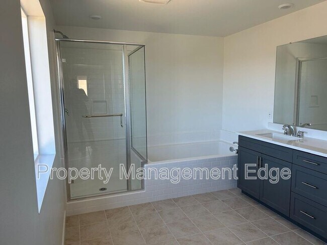 Building Photo - 30460 Arroyo Spgs St