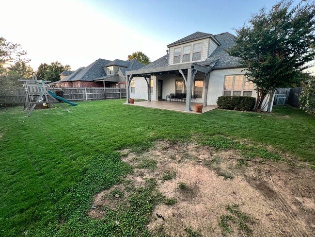 Building Photo - Stunning Home in Bixby Schools!