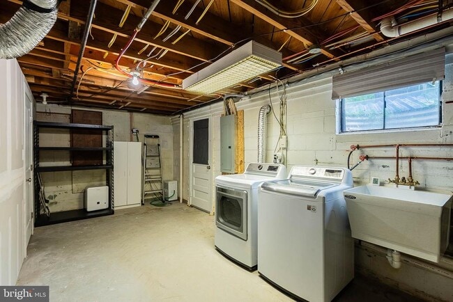 Building Photo - 3817 Ren Rd