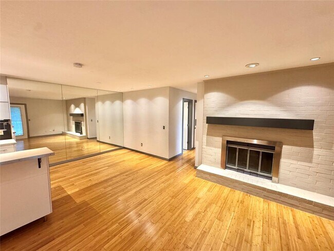 Building Photo - 4400 Hemingway Dr