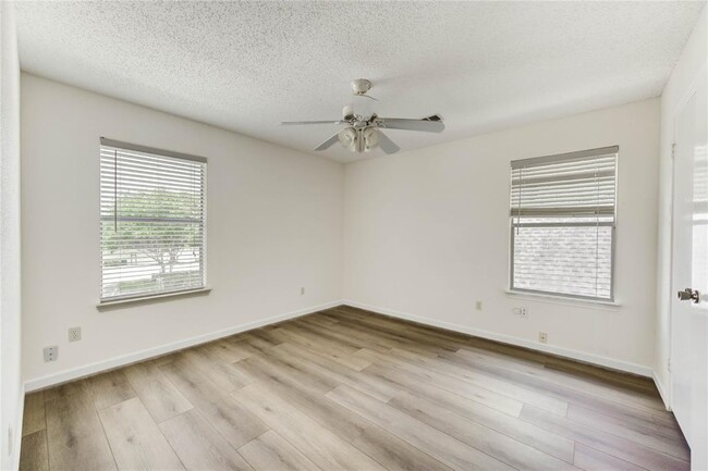 Building Photo - 2338 Bent River Dr
