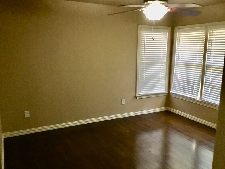 Building Photo - 3355 Bilglade Rd