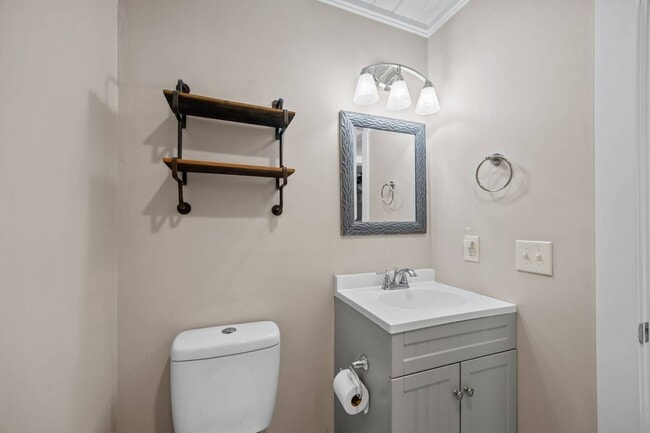 Building Photo - 251 Landwood Ln