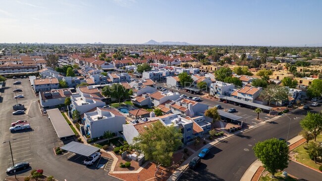 Building Photo - 220 N 22nd Pl