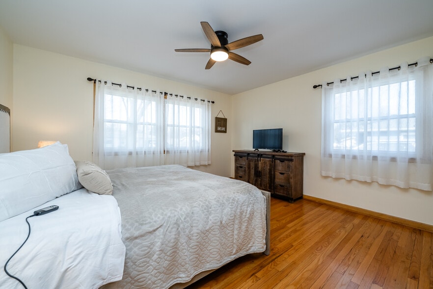 Building Photo - 2767 Oakwood Ln