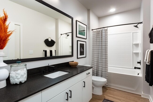 Building Photo - 2403 Mall Dr