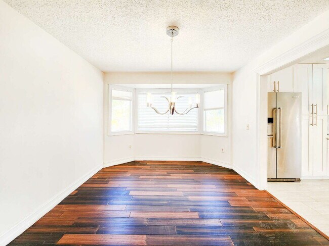 Building Photo - "3-Bed, 3-Bath Gem in New Port Richey with 2,233 Sq Ft of Living Space!"