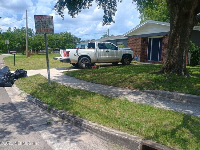 Building Photo - 4305 Bessie Cir W