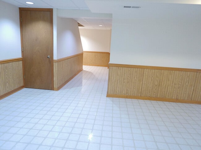 Building Photo - 1428 W Sapphire Dr