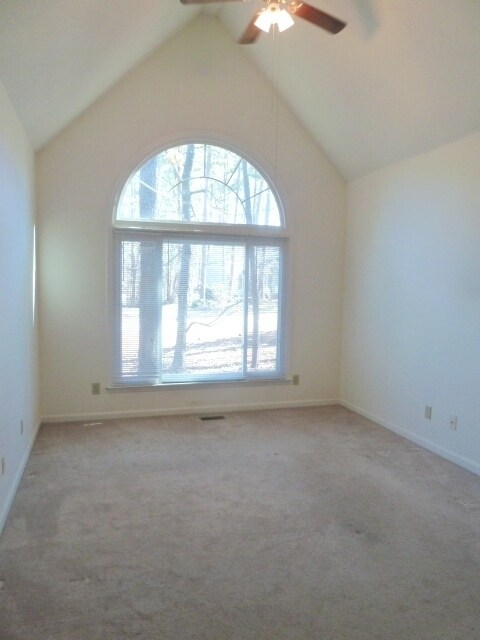 Building Photo - Inviting 3br house in Morrisville with woo...