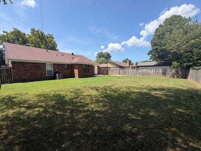 Building Photo - Charming 3BR/2BA Bartlett Area Home | Soaring High Ceilings, Brick Fireplace & Fenced Yard