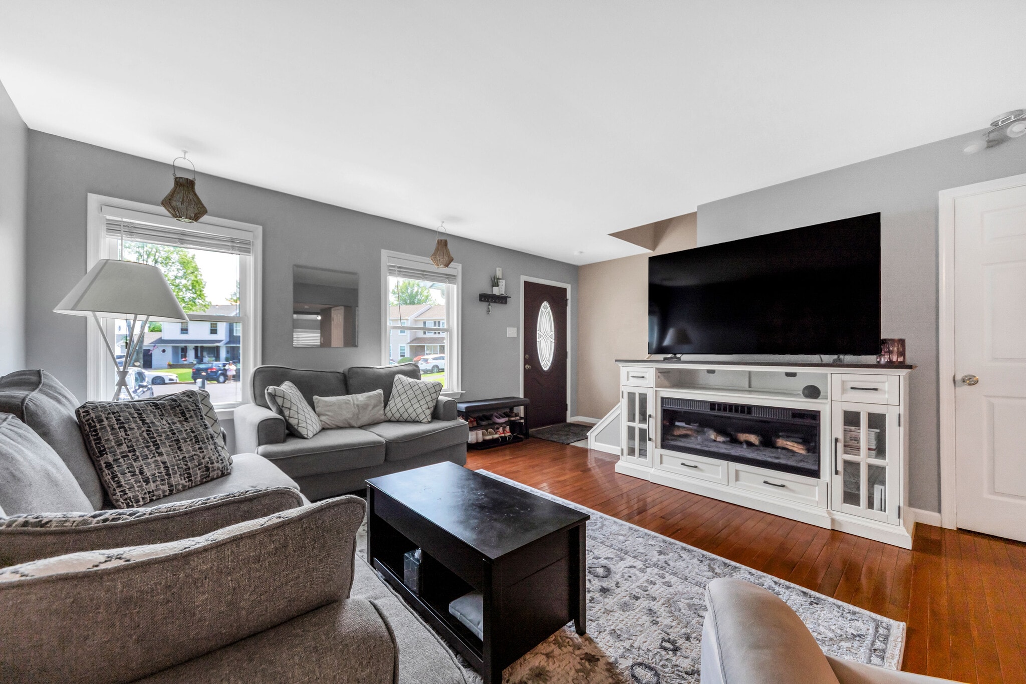 Living room (looking to main entrance) - 37 Curry Ln