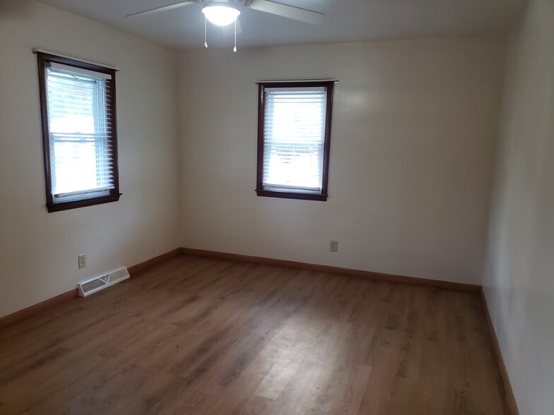 Living Room - 1221 Derbydale Rd