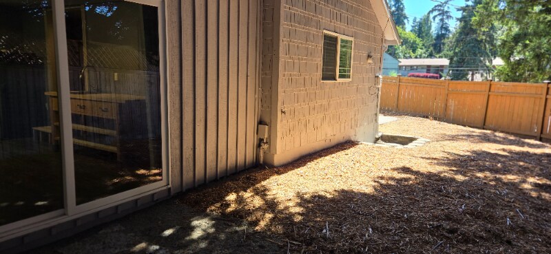Building Photo - 1690 Kent Des Moines Rd