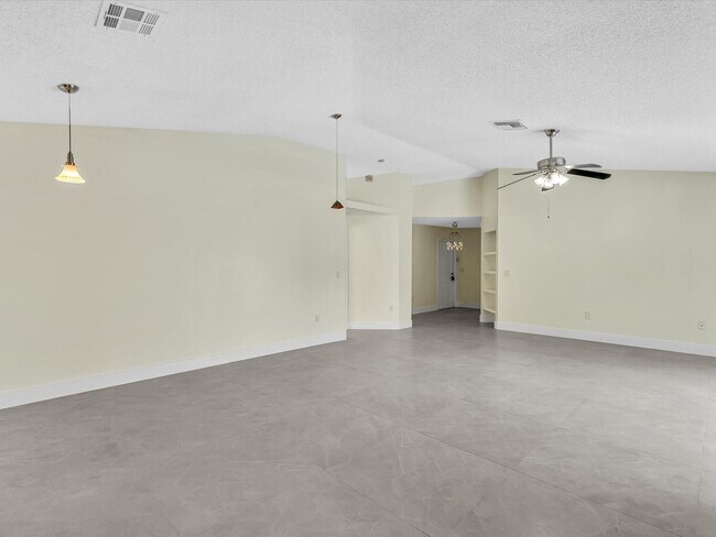 Building Photo - 13400 NW 5th Ct