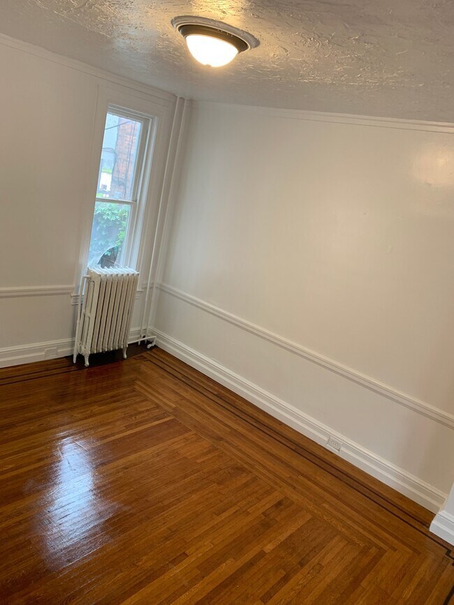 Building Photo - Fully Renovated Spacious 4 Bedroom 1.5 Bath House, Garage-York City SD