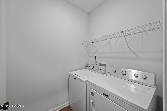 Building Photo - 204 Gabrielle St