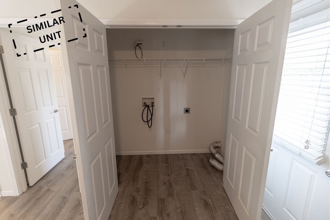 Building Photo - 3322 E St Charles Rd