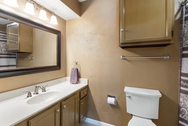 Building Photo - 78 Deerfoot Ct