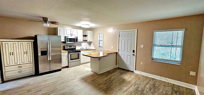 Building Photo - Titusville Apartment Including ALL Utilities!