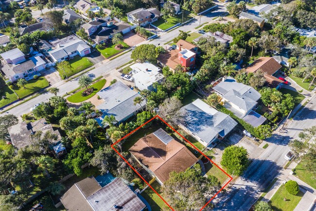 Building Photo - 136 Valencia Dr