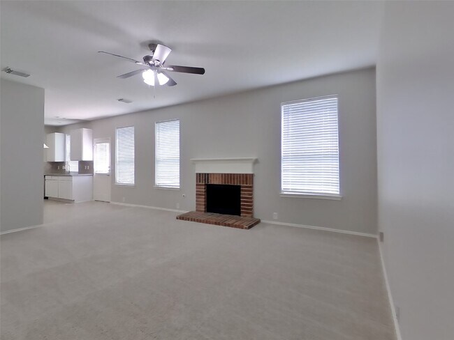 Building Photo - 18810 Woodbreeze Dr