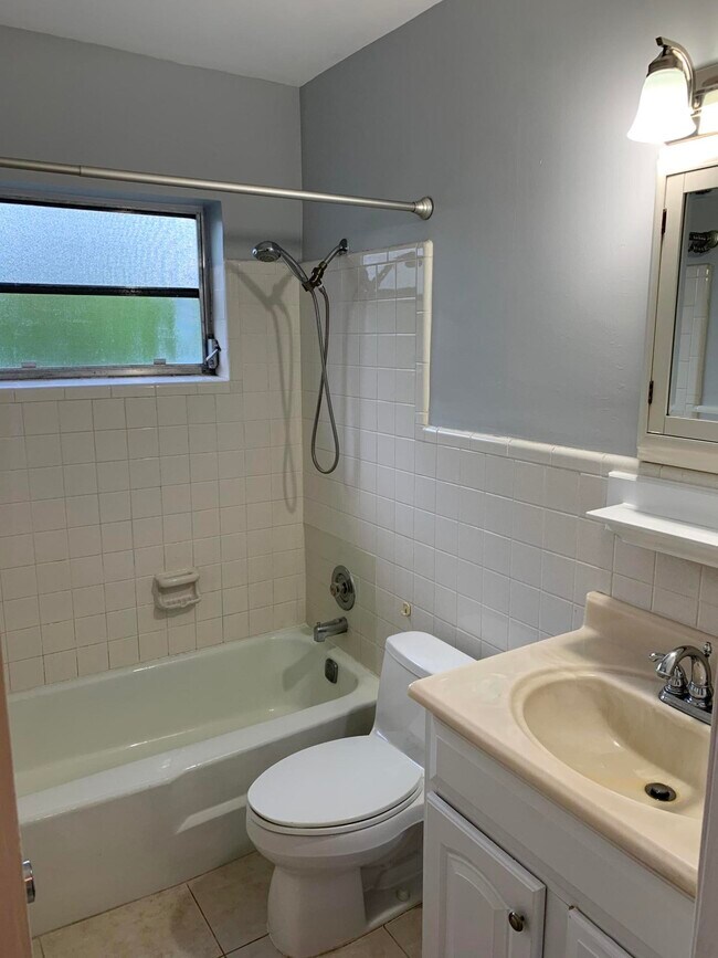 Building Photo - 6551 NE 7th Ave