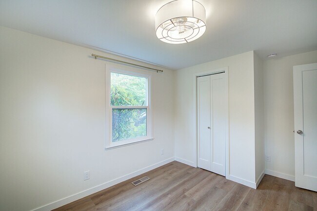 Building Photo - 3bd/1.5ba Seattle House