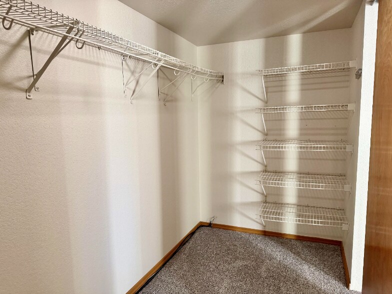 Building Photo - 7724 Amberly Dr