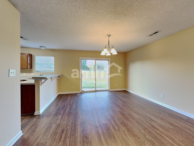 Building Photo - 1208 Scarlett Dr