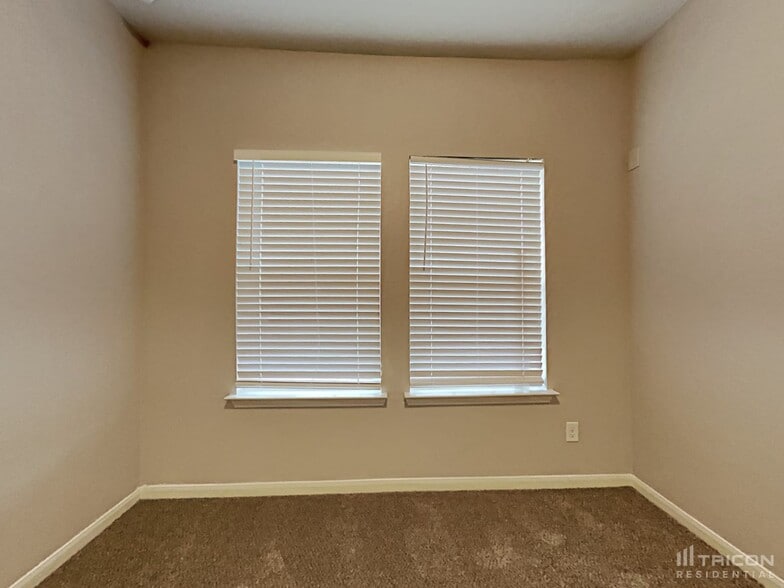 Building Photo - 8930 Holland Pk