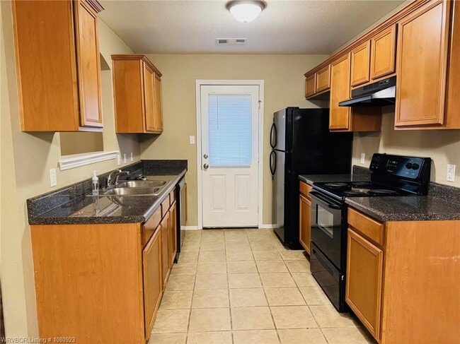 Building Photo - 6604 Huntington Ct