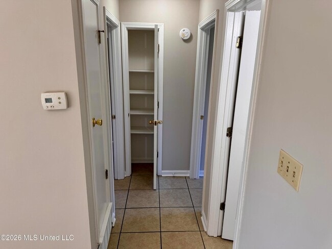 Building Photo - 7011 Hampton Dr