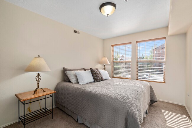 Guest Bedroom - 1800 Fox Bay Dr
