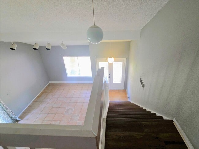 Building Photo - 10526 Chapel Hill Dr