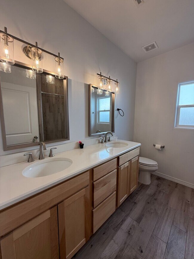 Building Photo - Beautiful home in Sonoma Springs! 4bed, 2.5 baths