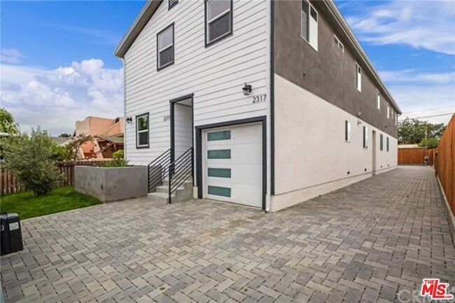 Building Photo - 2319 Redondo Blvd