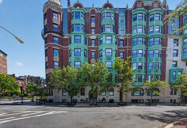 Building Photo - 4 Charlesgate E