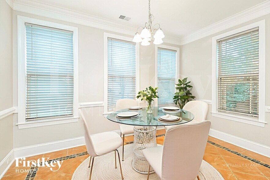 Building Photo - 3310 Lucy Dr