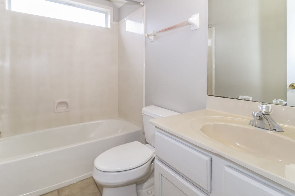 Building Photo - 8725 Rogers Park Ave