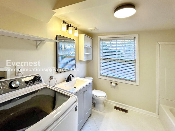 Building Photo - 409 Ferncliff Dr