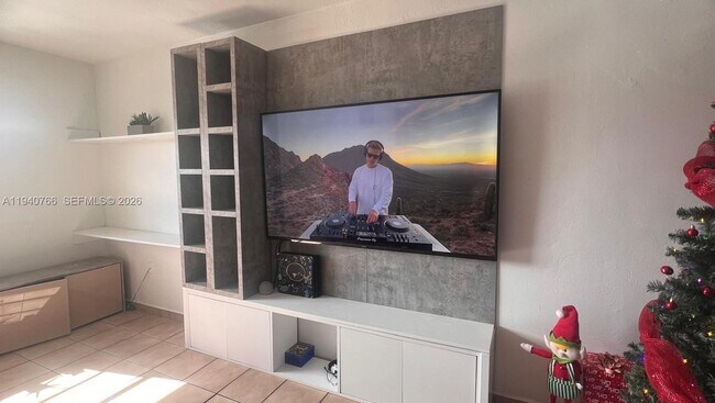 Building Photo - 4655 Palm Ave