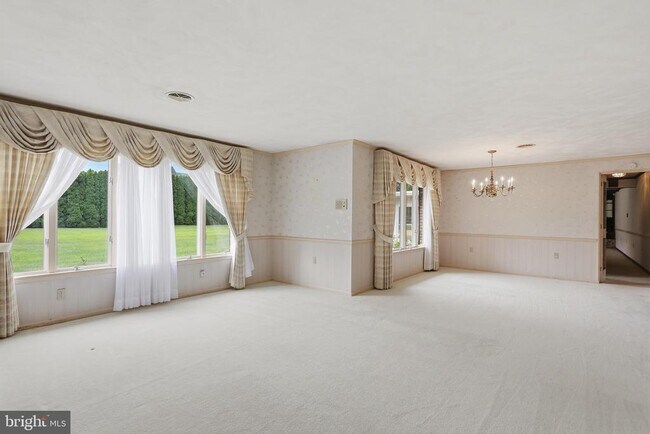 Building Photo - 11475 Pine Hill Dr