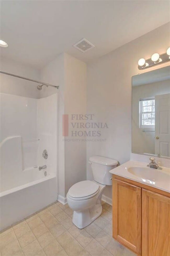 Building Photo - 3Bed/2Bath Lake Monticello Rental
