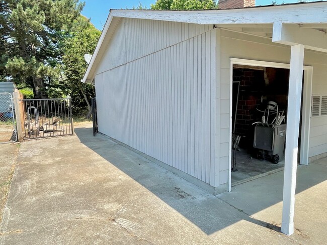 Building Photo - Centennial Remodeled Ranch Home with Large...