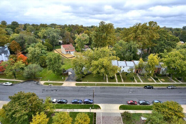 Building Photo - Spacious 1br/1bth Condo minutes from Downtown Silver Spring!