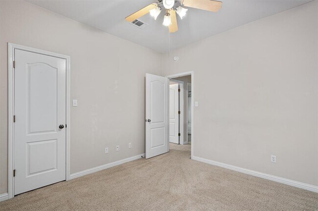 Building Photo - 404 Arrowhead Trail