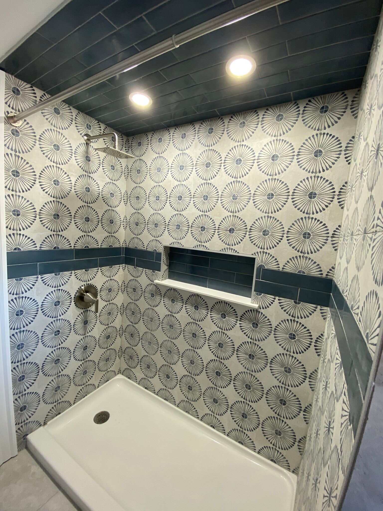 Building Photo - 750 Academy Ave