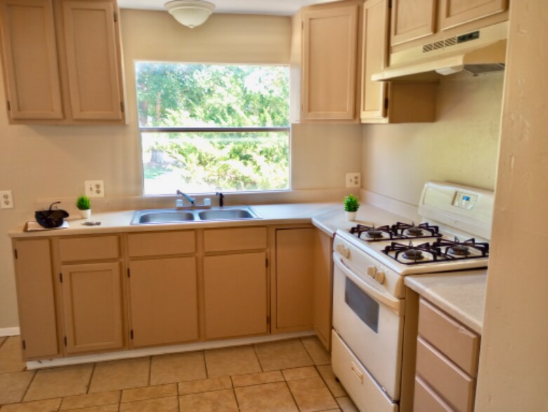 Building Photo - 6345 N Dona Ana Rd