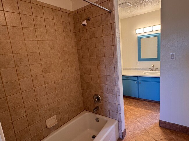 Building Photo - 3 Bedroom, 2 Bathroom Home in Cedar Crest, NM.